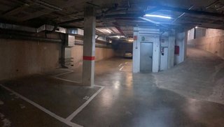 Garaje en venta en La Font de la Guatlla en Barcelona