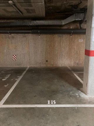 Garaje en venta en La Font de la Guatlla en Barcelona