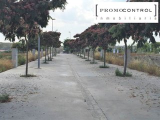Terreno en venta en Zuera