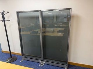 Biombo separador oficina cristal