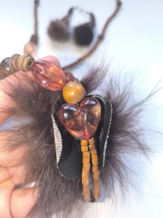 Conjunto collar y pendientes con abalorios