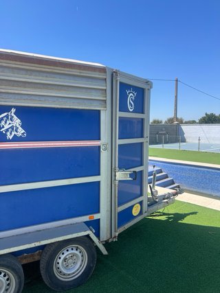 Remolque para 2 caballos