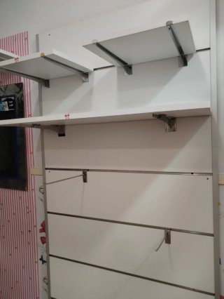 Estanterías madera tienda