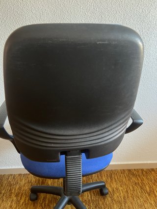 Silla de escritorio azul y negra