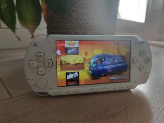 PSP 1004 Bianca con Memory Stick 4GB