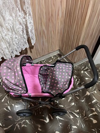 Carro para muñecas rosa con capota