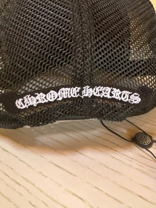 Cappello Nero con Croce Bianca