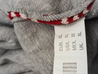 Sudadera con capucha y rayas