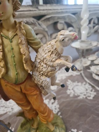 Statua presepe pastore con pecora
