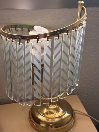 Lámpara de techo dorada y cristal