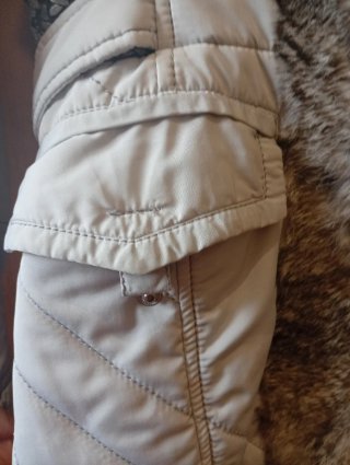 Abrigo gris talla S con pelo no sintético