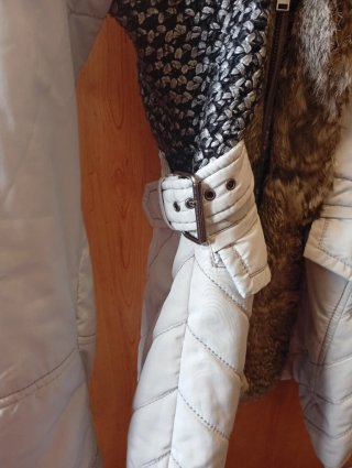 Abrigo gris talla S con pelo no sintético