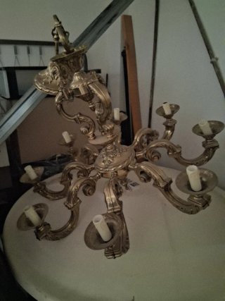 Lámpara de araña de bronce dorada