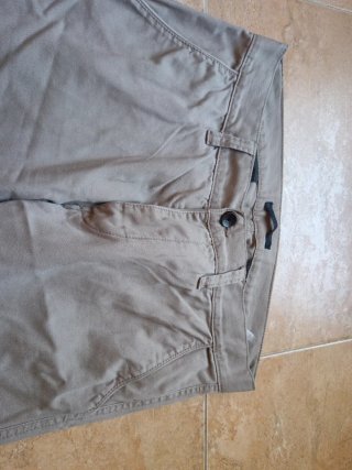 Pantaloni chino beige da uomo