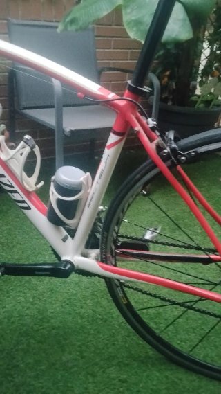 Bicicleta Specialized Roja y Blanca negociable