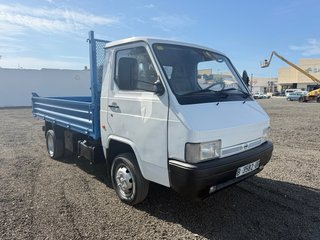 Nissan Trade 100 3.0 TURBO VOLQUETE