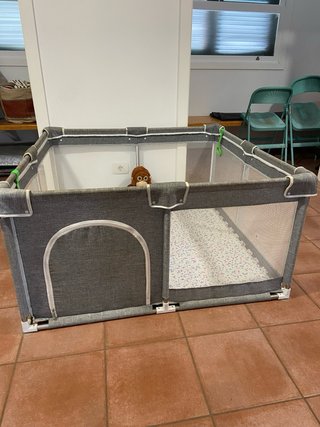 Parque infantil de 120x120cm y 60cm de alto.