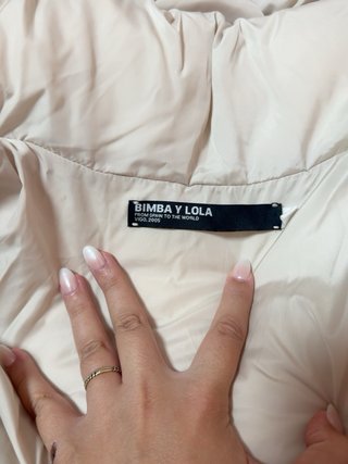 Abrigo acolchado Bimba y Lola crema