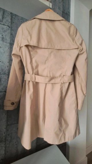 Gabardina Beige.