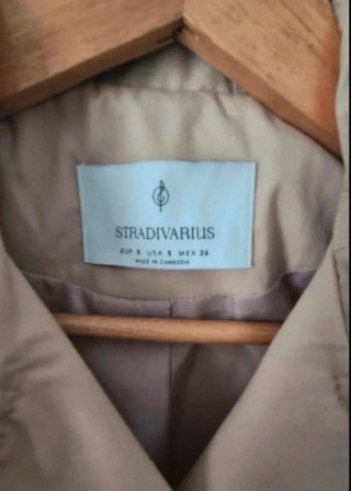 Gabardina Beige.