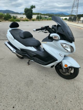 Suzuki Burgman 650 Executive Blanca