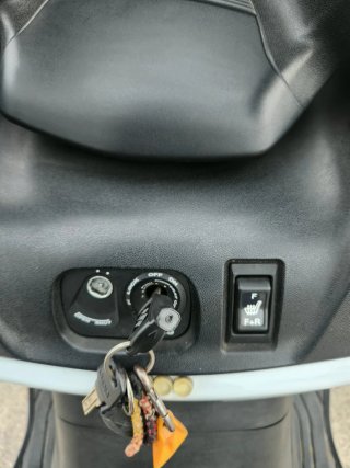 Suzuki Burgman 650 Executive Blanca