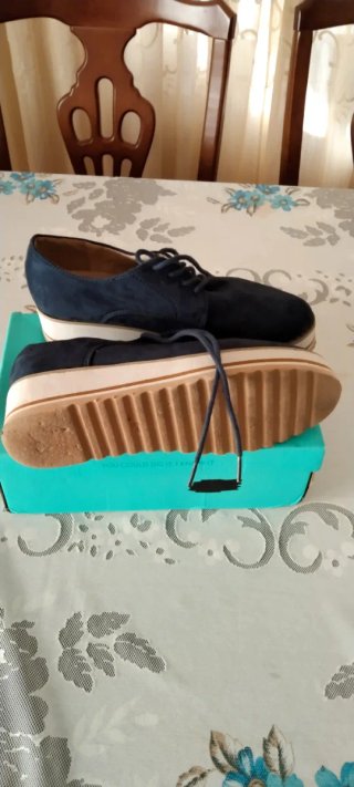 Zapatos azules de ante con cordones