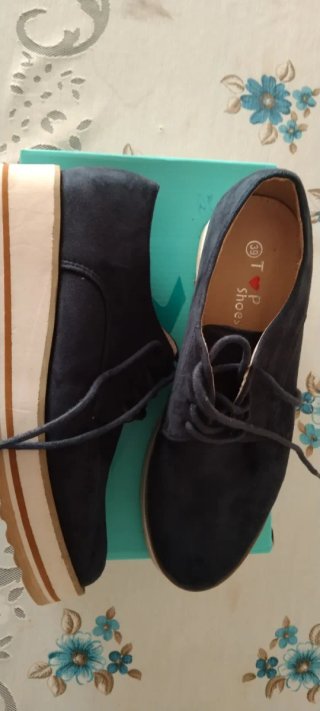 Zapatos azules de ante con cordones