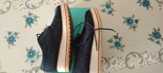 Zapatos azules de ante con cordones