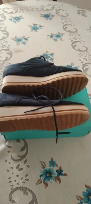 Zapatos azules de ante con cordones