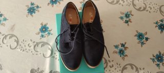 Zapatos azules de ante con cordones