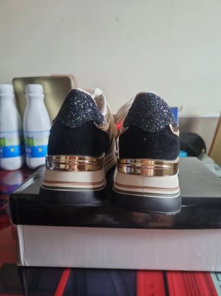 Zapatillas multicolor con pedrería