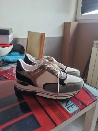 Zapatillas multicolor con pedrería