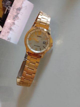 Reloj Casio Dorado y Blanco Solar Powered