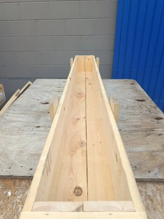 Jardinera de madera rústica