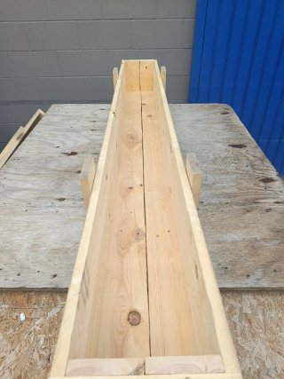 Jardinera de madera rústica