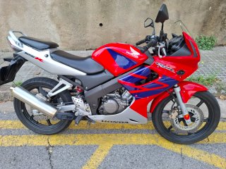 Honda CBR 125R Roja y Plateada