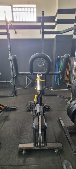 Bicicleta estática BH DUKE PTC