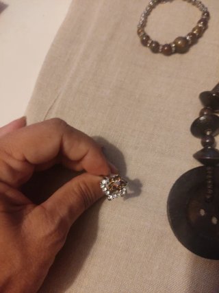 Collar, pendientes y anillo de madera