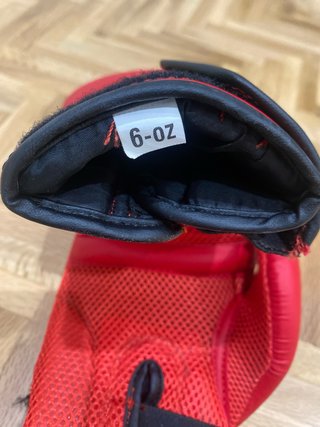Guantes de boxeo infantiles rojos