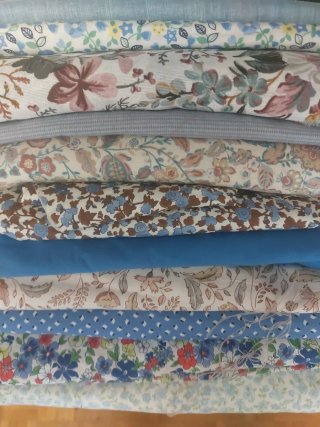 Traje de casera azul y multicolor
