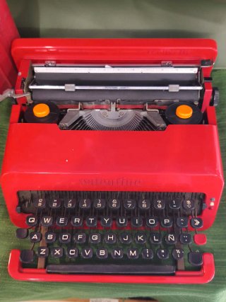 Máquina de escribir Olivetti Valentine Roja