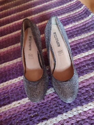 Zapatos tacón Miss BomBom grises plateados