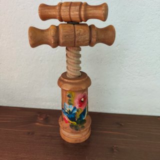 Cavatappi vintage in legno dipinto