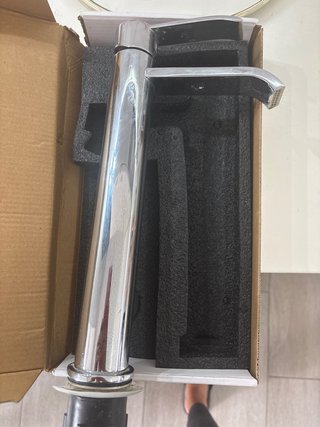 Grifo de baño alto plateado
