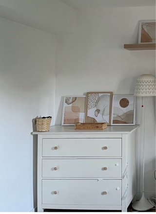 Cómoda blanca de madera ikea