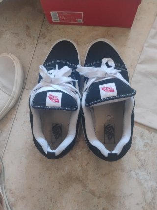 Zapatillas Vans Negras y Blancas