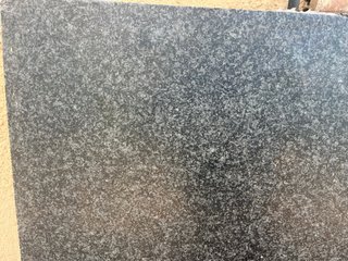 Plancha de granito oscuro Pesa mucho
