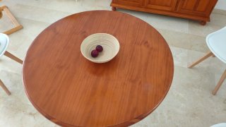 Mesa redonda de madera