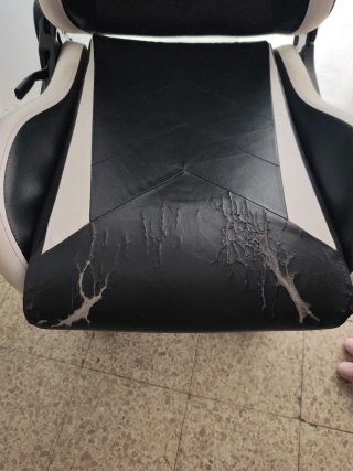 Silla gamer asiento desgastado, estructura muy bie